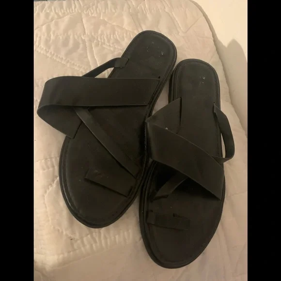 black criss cross sandals - Picture 1 of 3